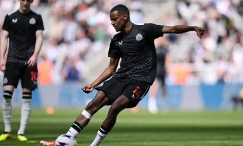 Chiêu mộ Isak, Barca đẩy ngôi sao trong mơ cho Newcastle