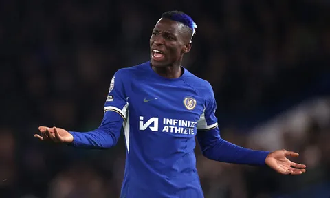 NÓNG! BLĐ Chelsea vẫn tin tưởng 'chân gỗ'