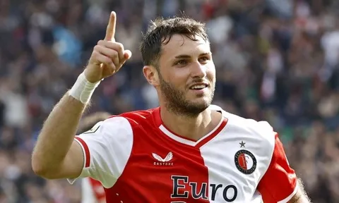 Arsenal tranh mua sát thủ Eredivisie với Real, Barca