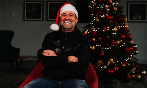 Jurgen Klopp là "ông già Noel" của Liverpool