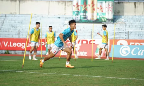 Không thắng 6 trận, sao V-League vẫn lạc quan