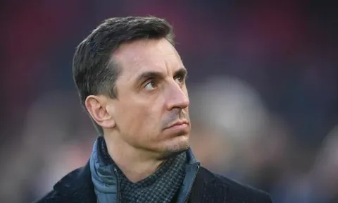 Neville gọi tên "trò hề" của Sir Alex