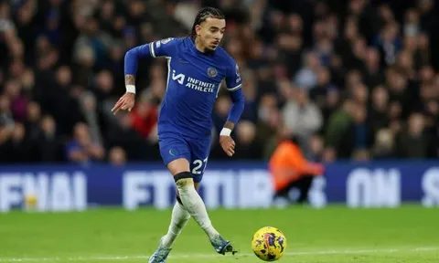Lee Dixon đưa cầu thủ 20 tuổi của Chelsea 'lên mây'