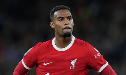 Gravenberch ra quyết định với Liverpool