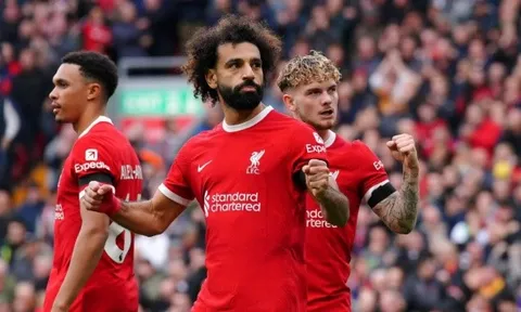 Liverpool nên làm gì với Salah?