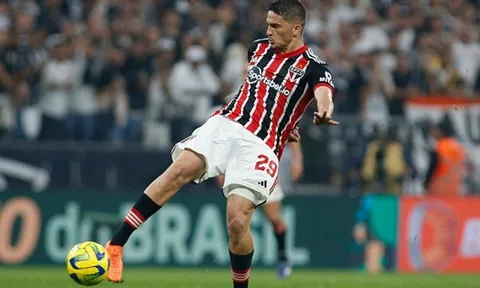 Arsenal sang Brazil tìm người thay thế Douglas Luiz