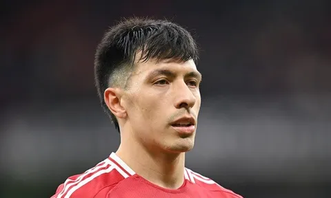 Vô địch Europa League cũng không cứu nổi MU