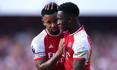 Neville: "Arsenal sẽ không vô địch Premier League với Jesus và Nketiah"