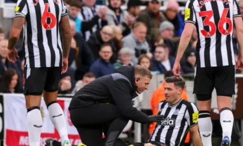 Eddie Howe: "Isak có cơ hội ra sân trước Chelsea"