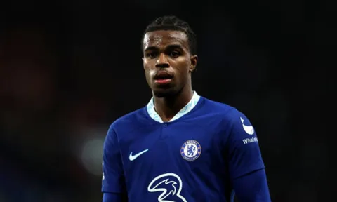 NÓNG! Cú lừa xuất hiện tại Chelsea và Barcelona