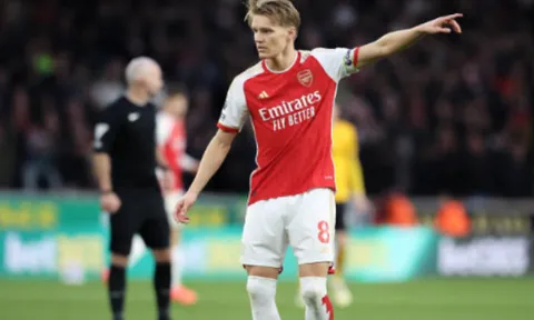 ĐHTB bóng đá Anh tuần qua: 2 sao Arsenal góp mặt