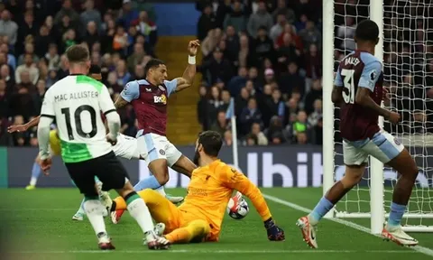 Pha bỏ lỡ thế kỷ trong trận Liverpool