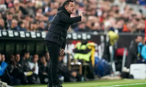 Xavi: "Barca trả giá đắt vì sai lầm cá nhân"