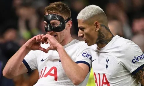 Richarlison lại ghi bàn, Spurs áp sát top 4