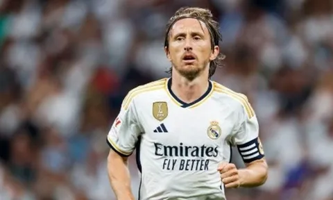 Rõ ngày Modric chốt tương lai với Real