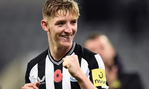 Sao Newcastle gửi cảnh báo tới Man United