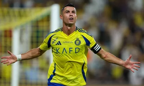 Chịu thay đổi, CR7 ngay lập tức ghi bàn từ một cú sút phạt
