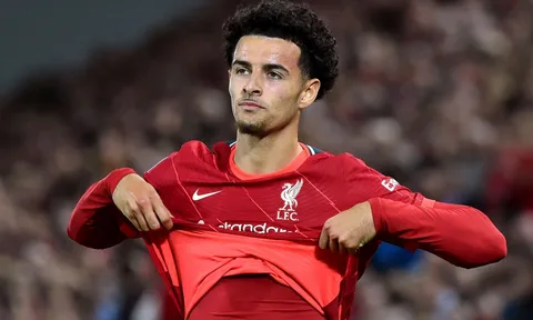 Ghi 2 bàn, Curtis Jones lập tức gửi thông điệp đến Klopp