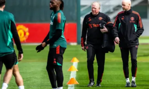 Michael Owen tiến cử gương mặt thay thế Ten Hag