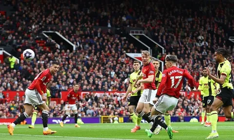 'Man Utd dễ bị tổn thương trước Burnley'