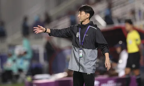 HLV Thái Lan lo lắng, tiết lộ 'mù tịt' về HLV Kim Sang-sik