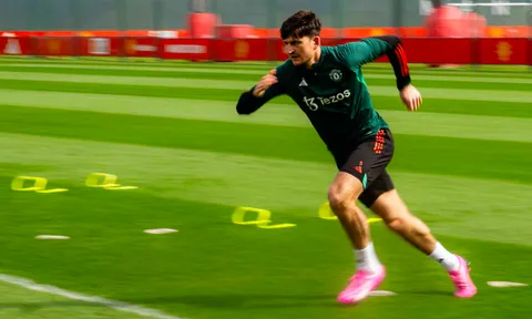Thần đồng gây chú ý trong buổi tập của Man Utd