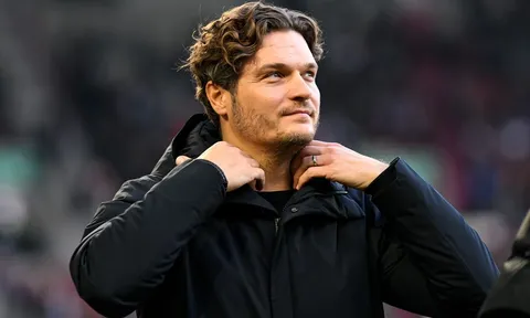 Thêm 1 HLV lọt vào tầm ngắm Man United