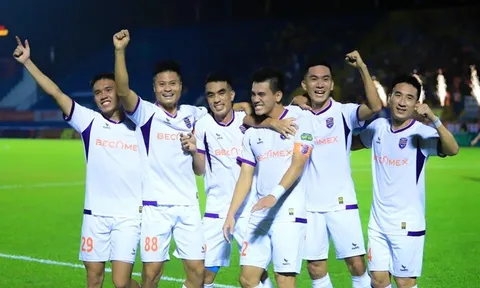 Tiến Linh tỏa sáng, Bình Dương chiếm ngôi đầu của Nam Định
