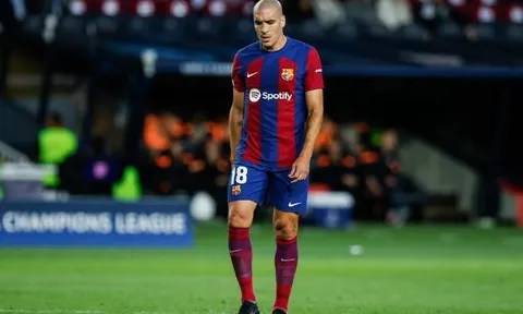 Tiền vệ đề đạt nguyện vọng rời Barca