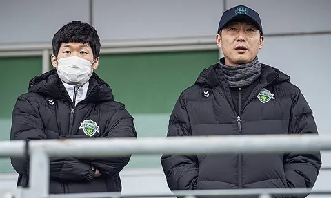 Tiết lộ mối quan hệ giữa HLV Kim Sang-sik với cựu cầu thủ Man United