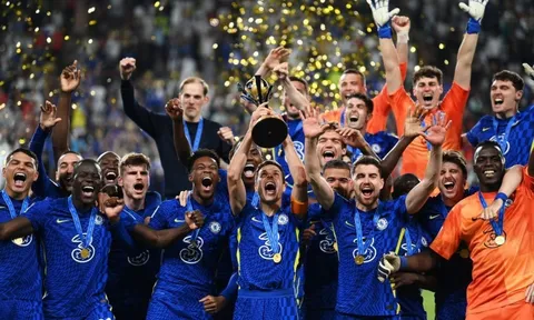 TMGM mang chiếc áo “hiếm” có đầy đủ chữ ký cầu thủ Chelsea về Việt Nam
