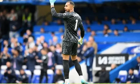 Tỏa sáng trước Nottingham Forest, Robert Sanchez lên đỉnh EPL