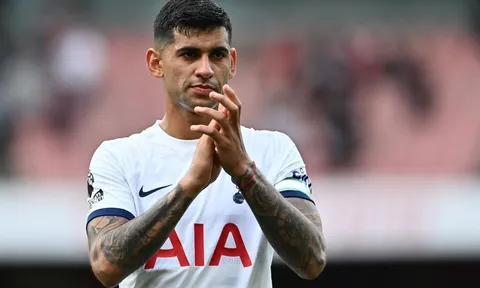 Tottenham "thở phào" về Romero