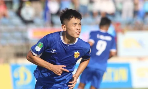 Trò cưng thầy Troussier gặp vấn đề, HLV V-League nói rõ sự tình