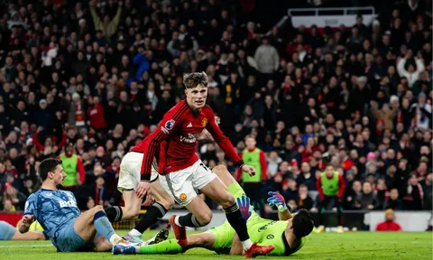 XONG! Ten Hag phát hiện ra bộ 3 hoàn hảo cho Man Utd