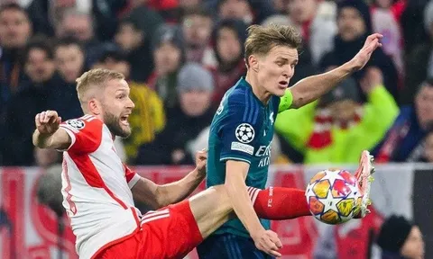 "Cảm giác khi Laimer rượt đuổi Odegaard như một con chó"