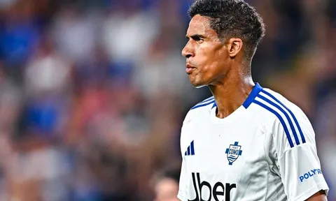 Quá xót xa! Ác mộng ập đến Varane chỉ sau 23 phút ra mắt CLB mới