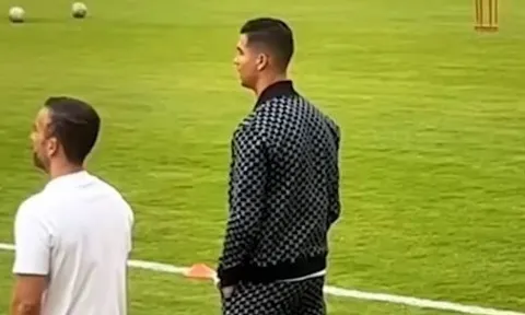 Vừa trở về Saudi Arabia, Ronaldo lập tức sắm vai HLV nghiêm khắc