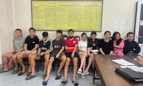 "Xã hội muôn màu mà bóng đá lại là môi trường dễ sa ngã"