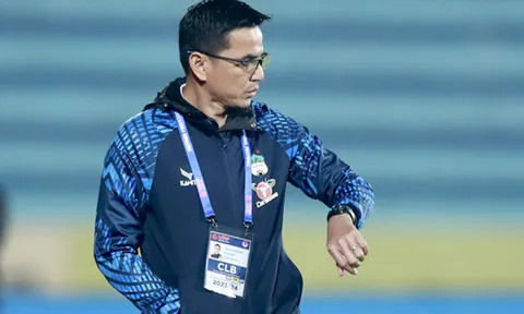 HLV HAGL: "Thua 3 bàn vẫn còn may cho chúng tôi"