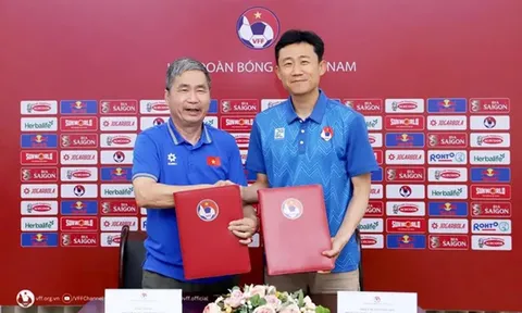 Lý do HLV Kim Sang-sik chọn "phó tướng" Hàn Quốc