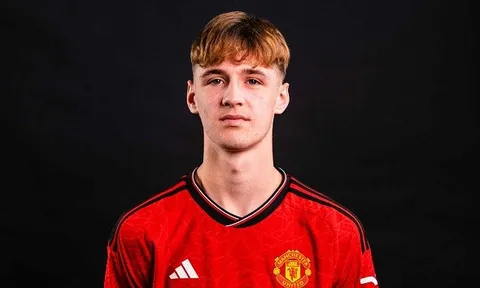 Con trai huyền thoại M.U sẵn sàng tạo di sản riêng ở Old Trafford