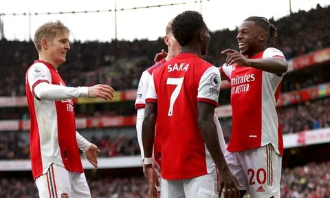 CĐV Arsenal chỉ trích cái tên vô hại, một bản HĐ sai lầm