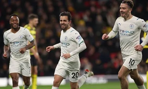 Jamie Redknapp: "Man Ciy và Liverpool đang đứng trên Chelsea"