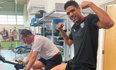 Vắng mặt dài hạn, Varane gửi thông điệp mạnh mẽ đến NHM
