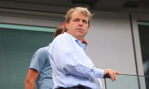 Todd Boehly sa thải cùng lúc hai cha con làm việc cho Chelsea