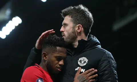 Sự điều chỉnh của Carrick giúp Man Utd tạo ra một cỗ máy pressing