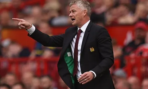 Neville chê Man Utd, Solskjaer phản pháo cực gắt