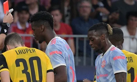 Solskjaer bất bình cho Wan-Bissaka khi chứng kiến De Bruyne thoát thẻ đỏ