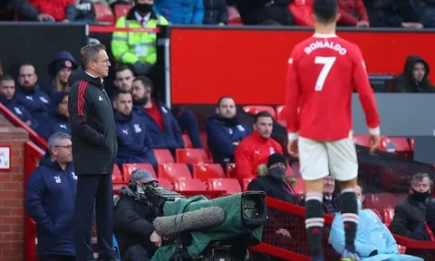 Quá màu mè, sao Man Utd khiến Ronaldo nổi giận